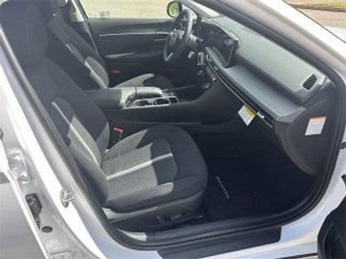 Used 2025 Hyundai Sonata SEL FWD image 13