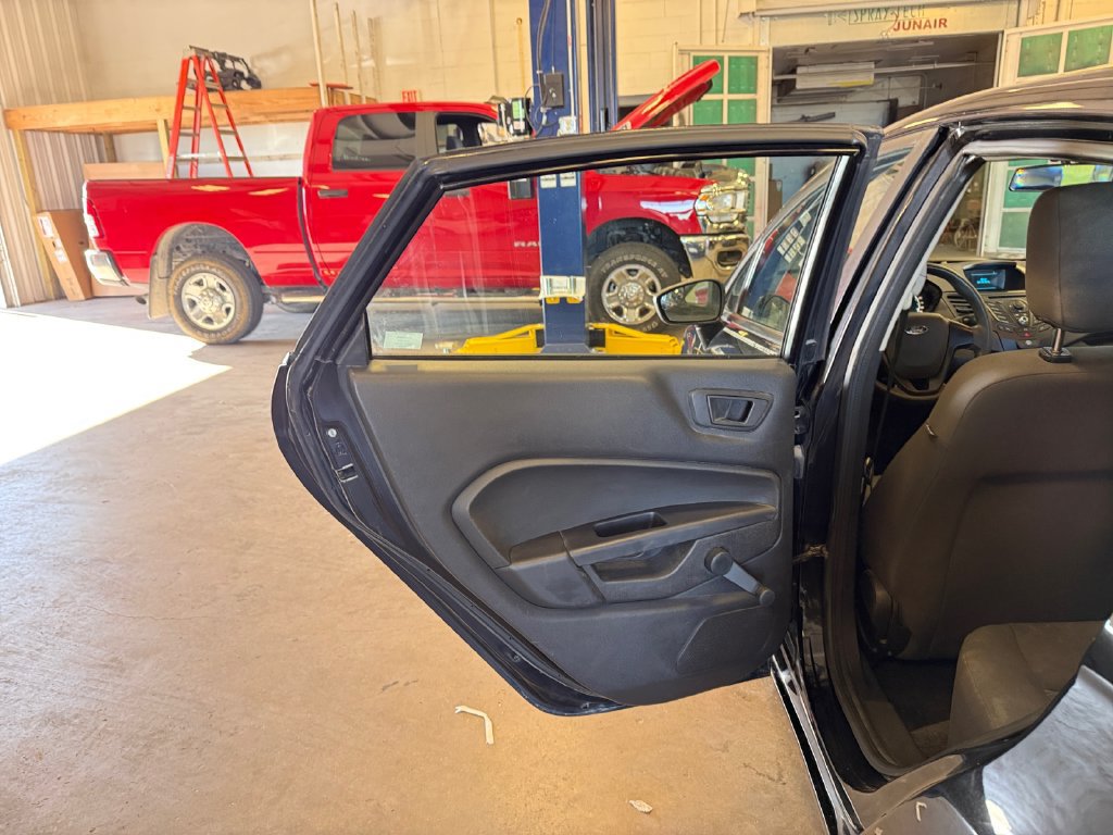 Used 2014 Ford Fiesta S FWD image 29