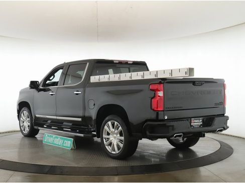 Used 2024 Chevrolet Silverado 1500 High Country w/ High Country Premium Package image 8