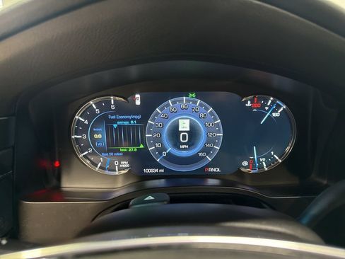 Used 2019 Cadillac Escalade Premium Luxury image 17