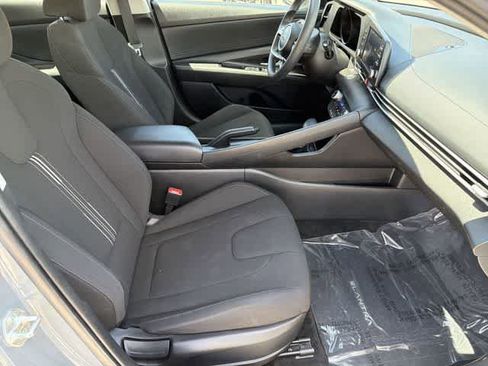 Certified 2022 Hyundai Elantra SEL FWD image 18