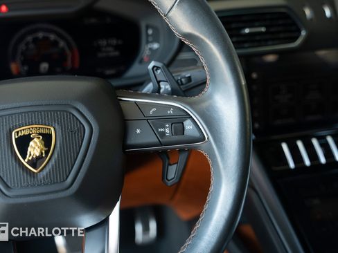 Used 2021 Lamborghini Urus image 21