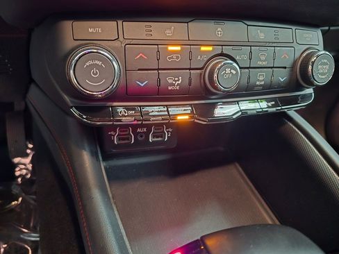 Used 2025 Dodge Durango GT RWD image 27