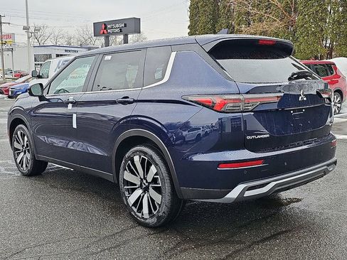 New 2026 Mitsubishi Outlander SE image 3