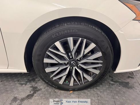 Used 2025 Nissan Altima 2.5 SV FWD image 16