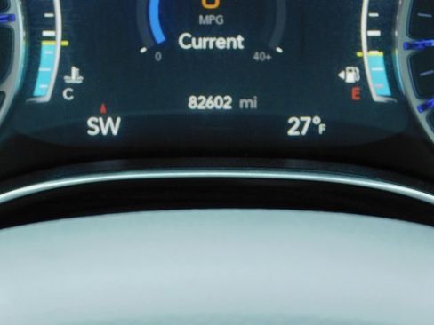 Used 2023 Chrysler Pacifica Limited image 19