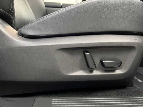 Used 2025 Nissan Rogue SL w/ Tech Package FWD image 23