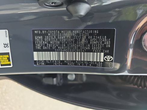 Used 2025 Toyota Corolla LE FWD image 33