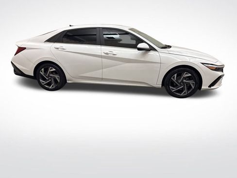 Used 2024 Hyundai Elantra SEL w/ Convenience Package image 4