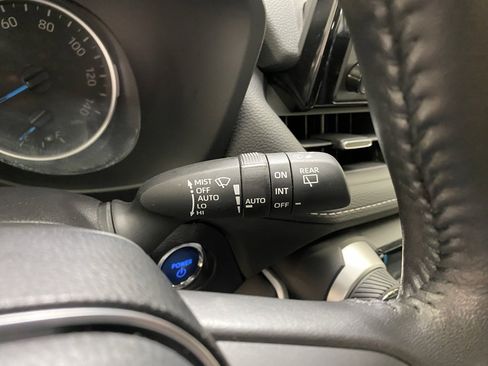 Used 2022 Toyota RAV4 XLE Premium image 32