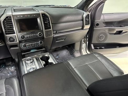 Used 2018 Ford Expedition XLT w/ Equipment Group 202A AWD/4WD image 25