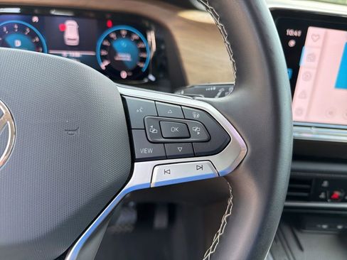 Used 2025 Volkswagen Atlas SE FWD image 17