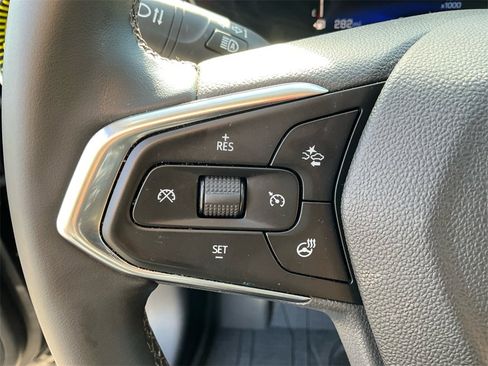 Used 2025 Chevrolet Trax LT w/ Driver Confidence Package image 28