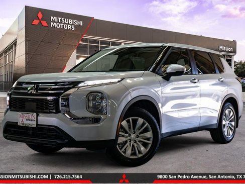 New 2025 Mitsubishi Outlander ES image 1