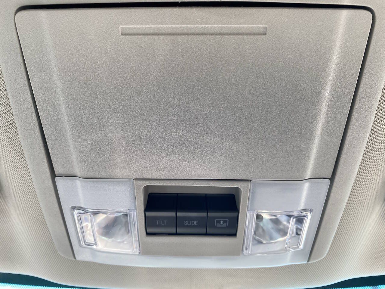 Used 2017 Ford Explorer Platinum AWD/4WD image 39