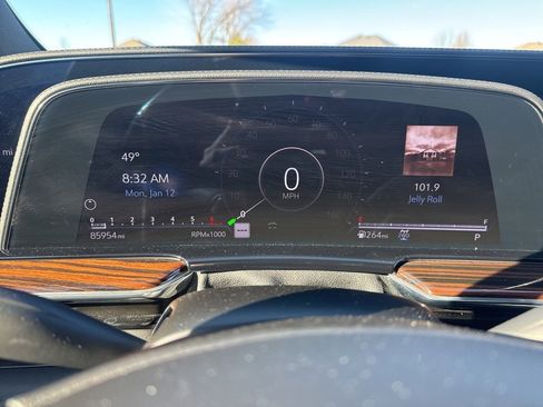 Used 2023 Cadillac Escalade ESV Premium Luxury image 18