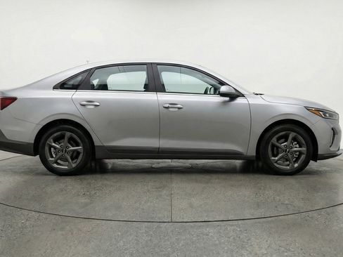 Used 2025 Kia K4 LXS image 11