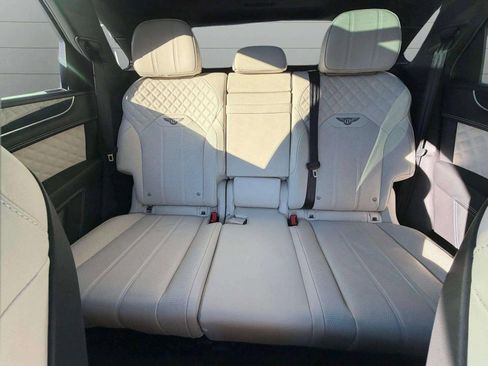 Certified 2022 Bentley Bentayga image 17