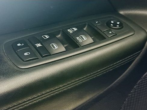 Used 2019 Jeep Grand Cherokee Limited image 18