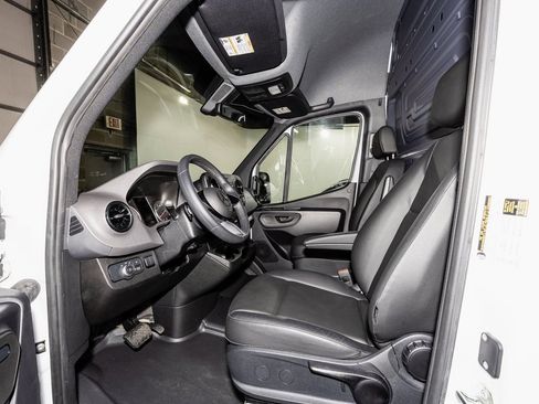 Used 2025 Mercedes-Benz Sprinter 3500 image 5