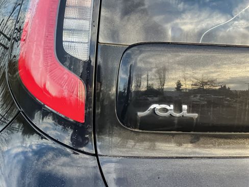 Used 2016 Kia Soul ! w/ Premium Package image 28