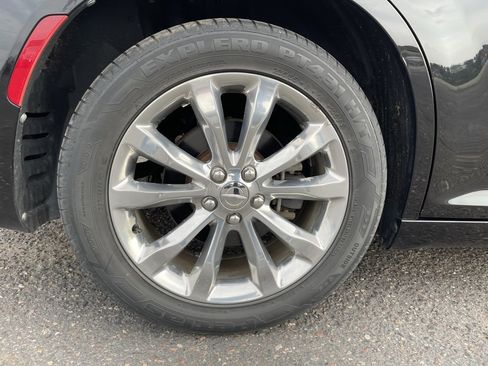 Used 2017 Chrysler 300 C image 17
