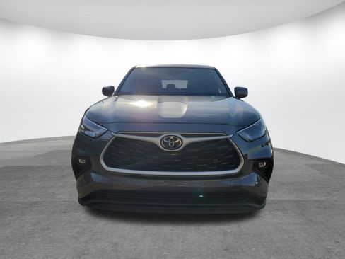 Used 2022 Toyota Highlander LE image 25
