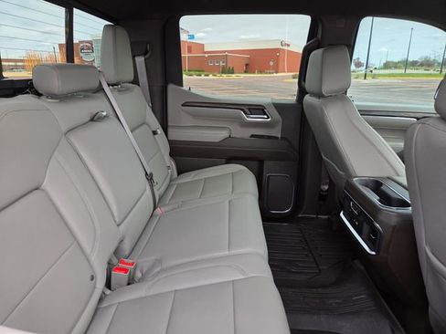 Used 2023 GMC Sierra 1500 SLT w/ SLT Premium Plus Package AWD/4WD image 39