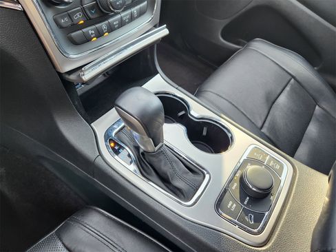 Used 2018 Jeep Grand Cherokee Overland image 27