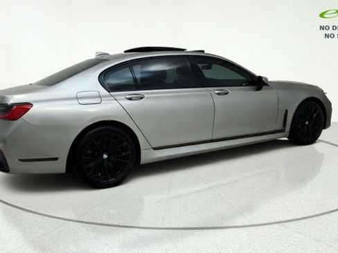 Used 2022 BMW 750i xDrive w/ M Sport Package AWD/4WD image 7