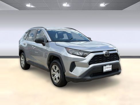 Used 2019 Toyota RAV4 LE FWD image 7