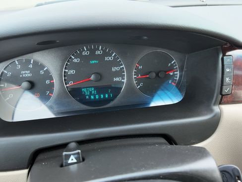 Used 2009 Chevrolet Impala LT image 10