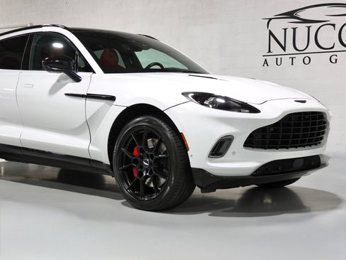 Used 2021 Aston Martin DBX AWD/4WD image 38