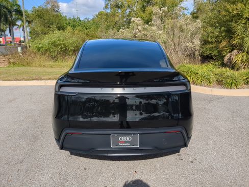 Used 2026 Tesla Model Y Long Range image 5