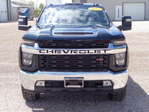 Used 2022 Chevrolet Silverado 2500 LT w/ Convenience Package AWD/4WD image 3
