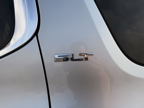 Used 2019 GMC Acadia SLT image 25