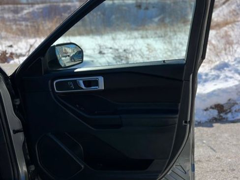 Used 2020 Ford Explorer XLT w/ Class III Trailer Tow Package image 31