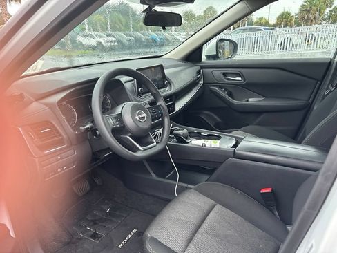 Certified 2024 Nissan Rogue SV FWD image 5