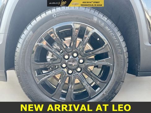 Used 2023 GMC Acadia SLE w/ Driver Convenience Package image 32