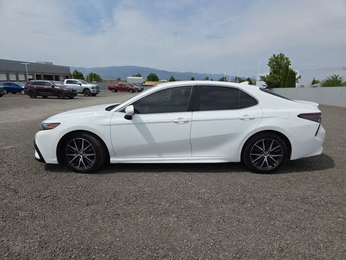 Used 2021 Toyota Camry SE w/ Cold Weather Package AWD/4WD image 2