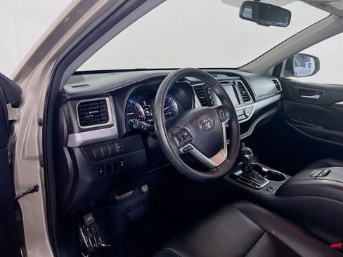 Used 2015 Toyota Highlander XLE AWD/4WD image 11