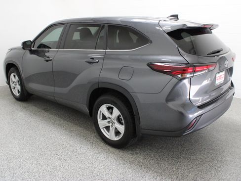 Used 2025 Toyota Highlander LE AWD/4WD image 9