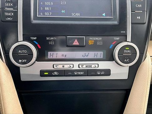 Used 2013 Toyota Camry XLE image 31