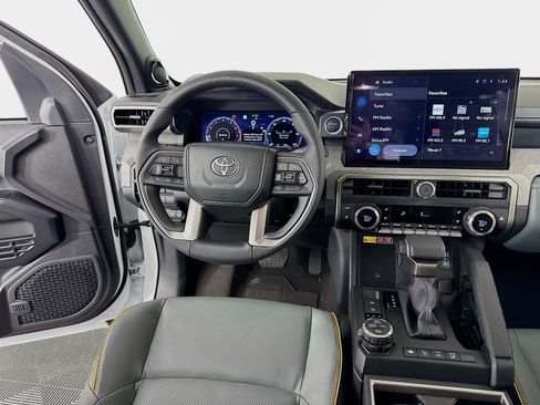 Used 2025 Toyota 4Runner Trailhunter image 25