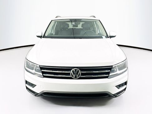 Used 2021 Volkswagen Tiguan SE w/ Panoramic Sunroof Package image 2