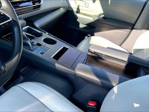 Used 2021 Toyota Sienna LE w/ LE Plus Package FWD image 17