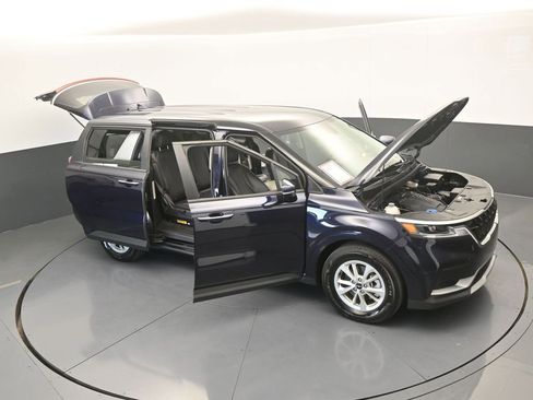 Used 2024 Kia Carnival LX FWD image 71