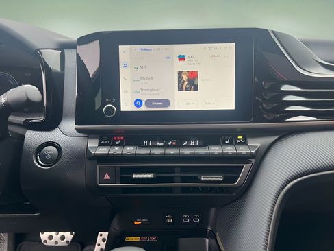 Used 2025 Toyota Camry SE image 12