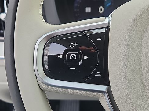 New 2026 Volvo XC60 B5 Ultra w/ Protection Package Premier image 17