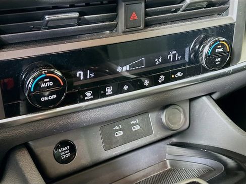 Used 2024 Nissan Rogue SV image 17